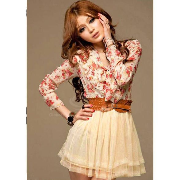 vestido floral com tuler